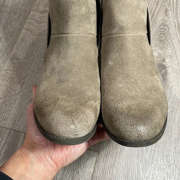 Me Too Zeus Suede Leather Heeled Ankle Boot Bootie Taupe Light Brown 7.5M - Picture 13 of 14